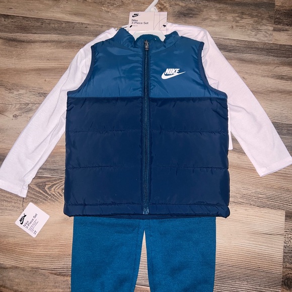 3T Nike Toddler - 3 Piece Set - Picture 2 of 4